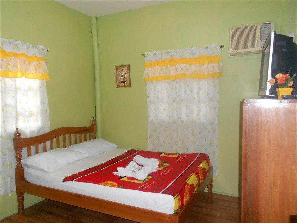 Tia Mers Guest House Puerto Princesa Bagian luar foto