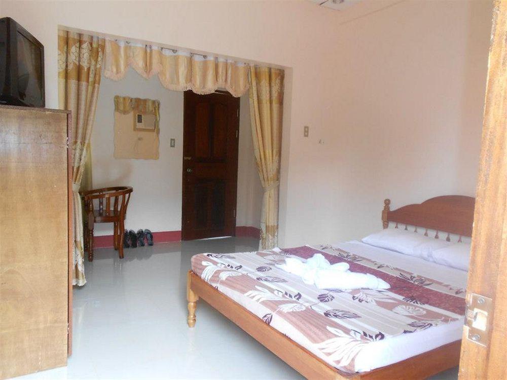 Tia Mers Guest House Puerto Princesa Bagian luar foto