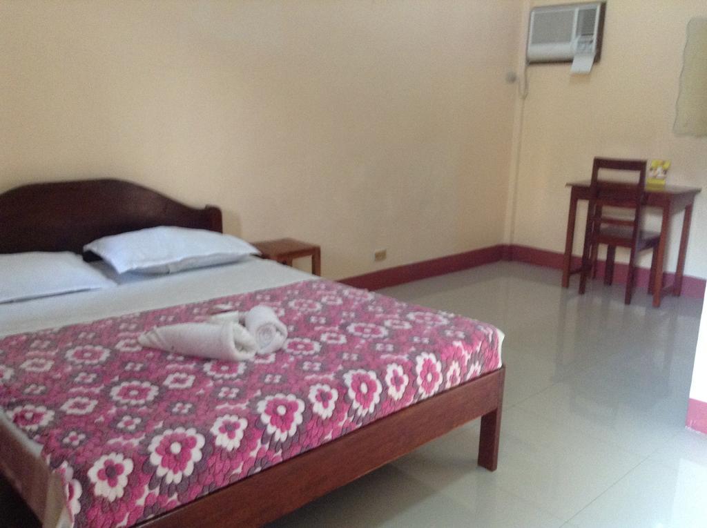 Tia Mers Guest House Puerto Princesa Bagian luar foto