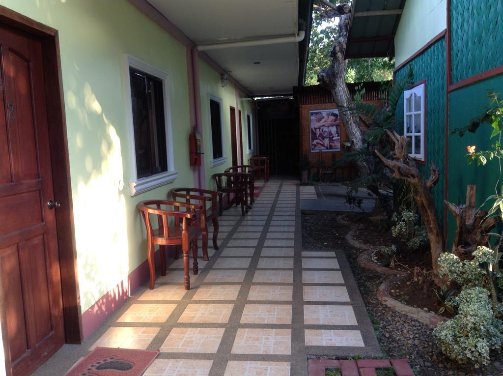 Tia Mers Guest House Puerto Princesa Bagian luar foto