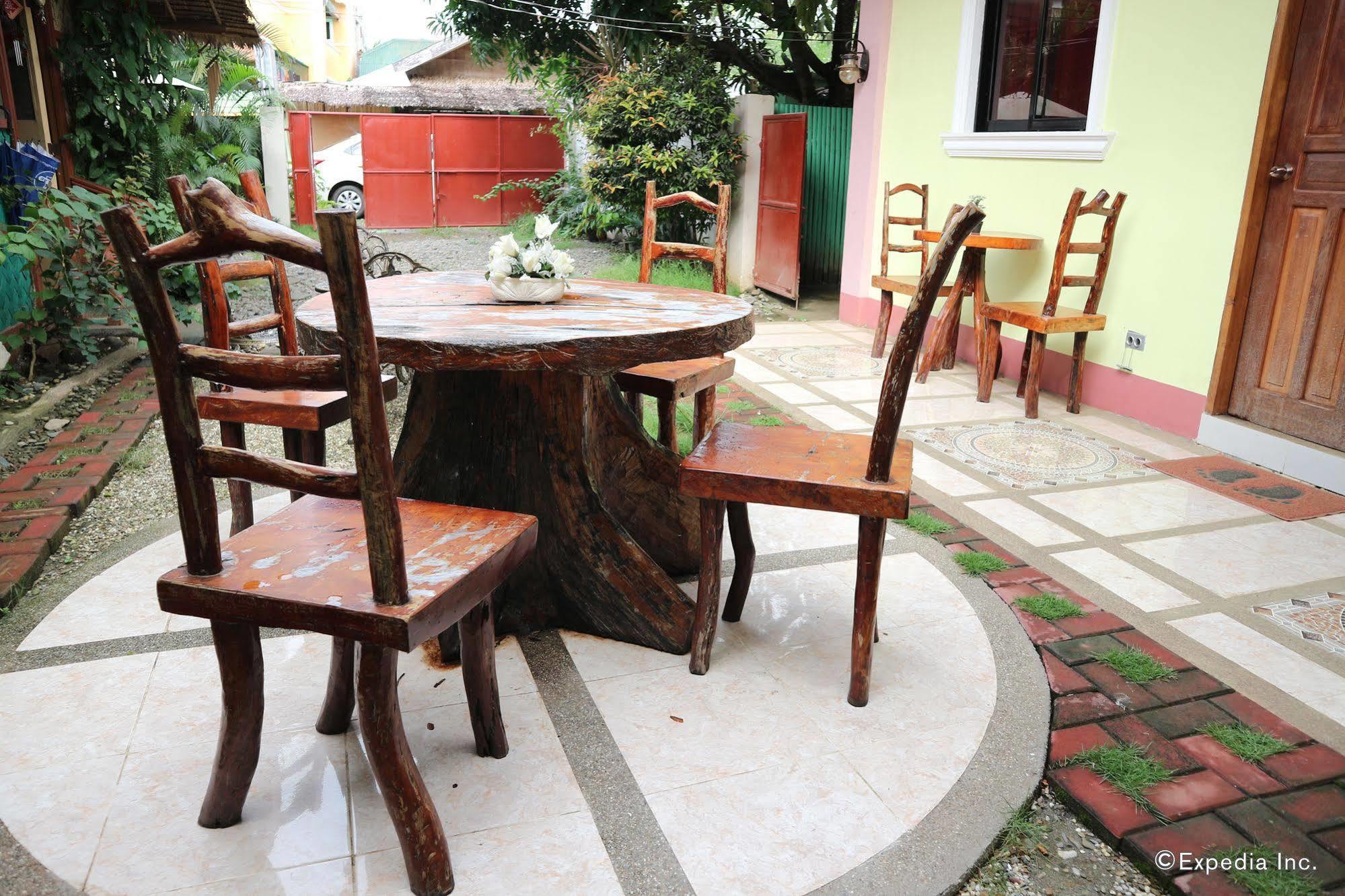Tia Mers Guest House Puerto Princesa Bagian luar foto