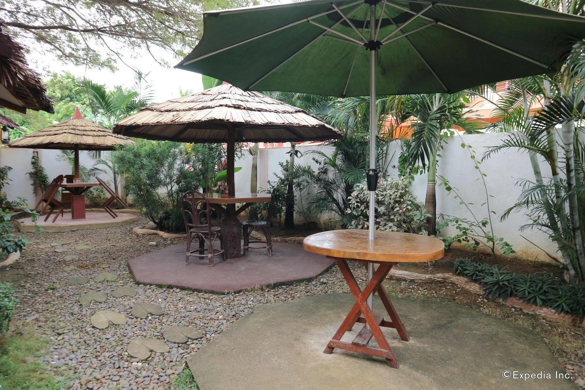 Tia Mers Guest House Puerto Princesa Bagian luar foto