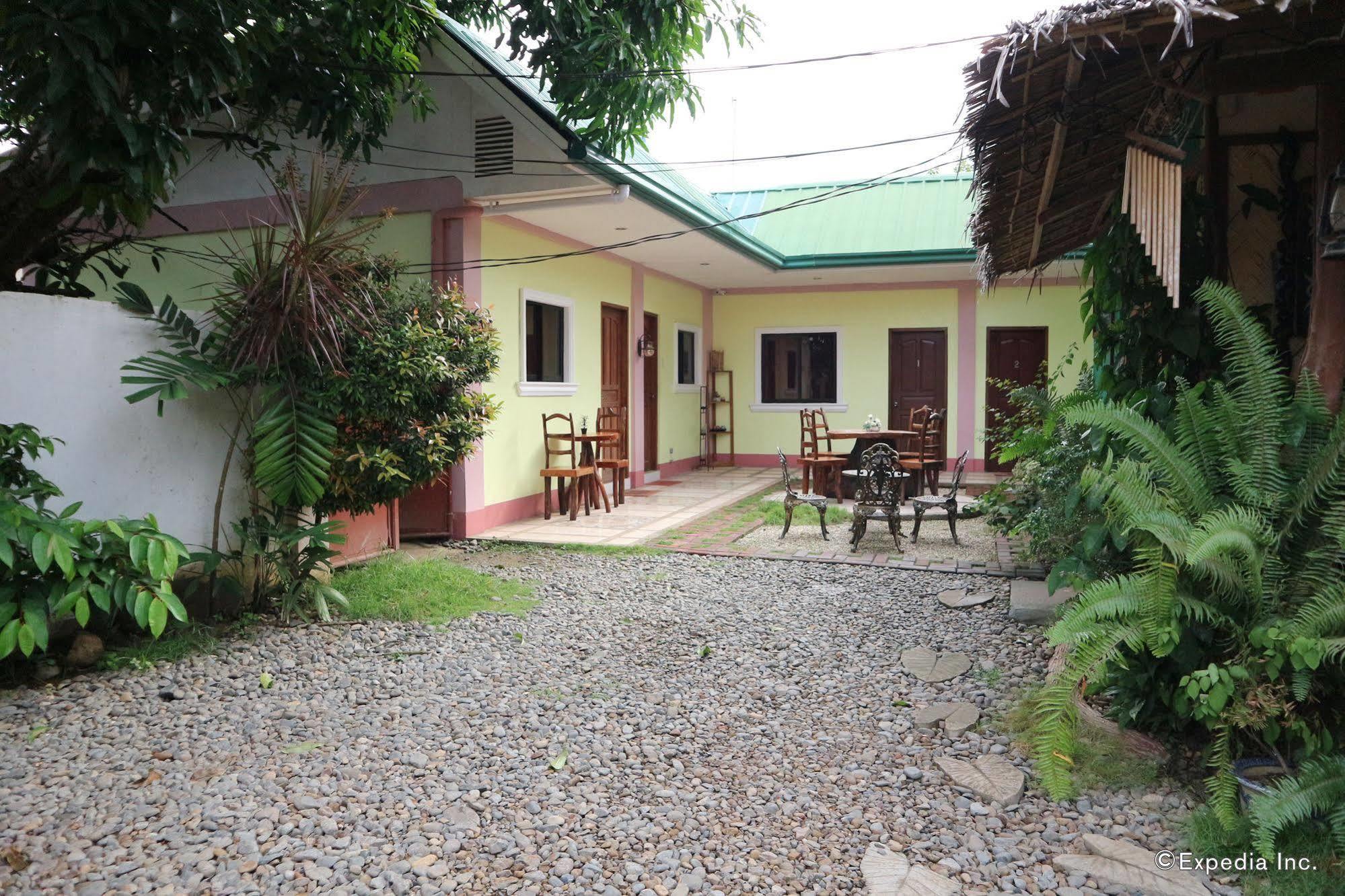 Tia Mers Guest House Puerto Princesa Bagian luar foto