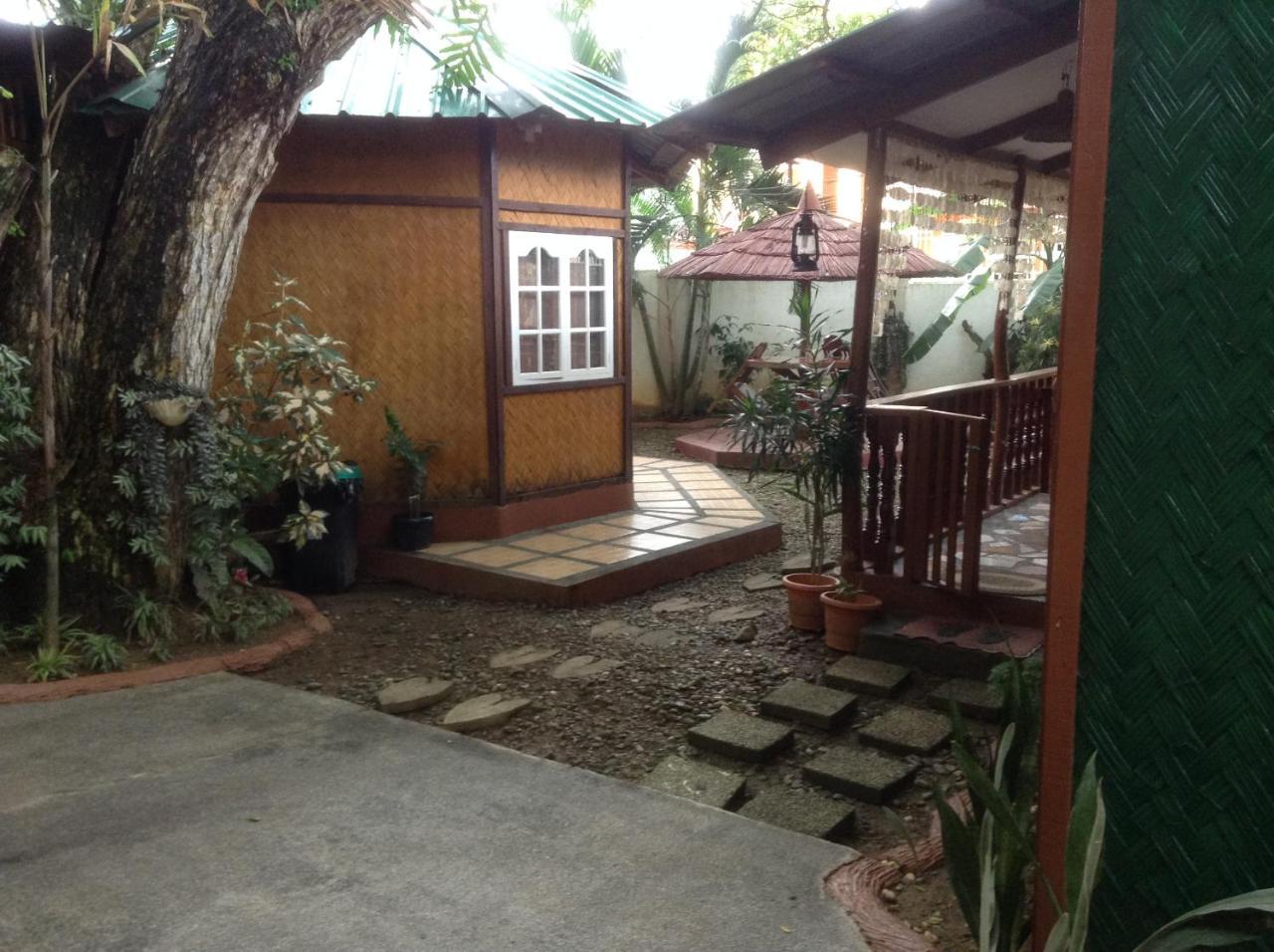 Tia Mers Guest House Puerto Princesa Bagian luar foto