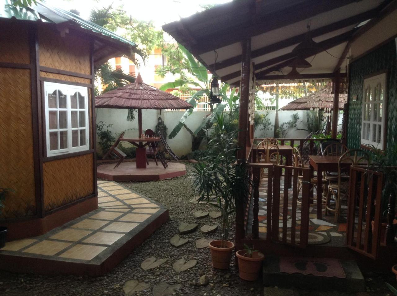 Tia Mers Guest House Puerto Princesa Bagian luar foto